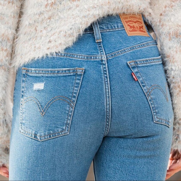 Levi’s Wedgie Fit High Rise Distressed Crop Jeans - Picture 3 of 16